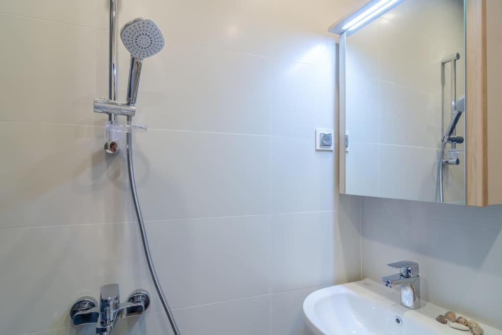 Modern Design 1 Bdrm, 4 Guests, Top Cente, Near Parliament, Self Check-In Sofia Exterior foto